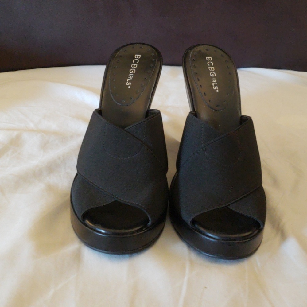 BCBG women's sz 6 black wedges